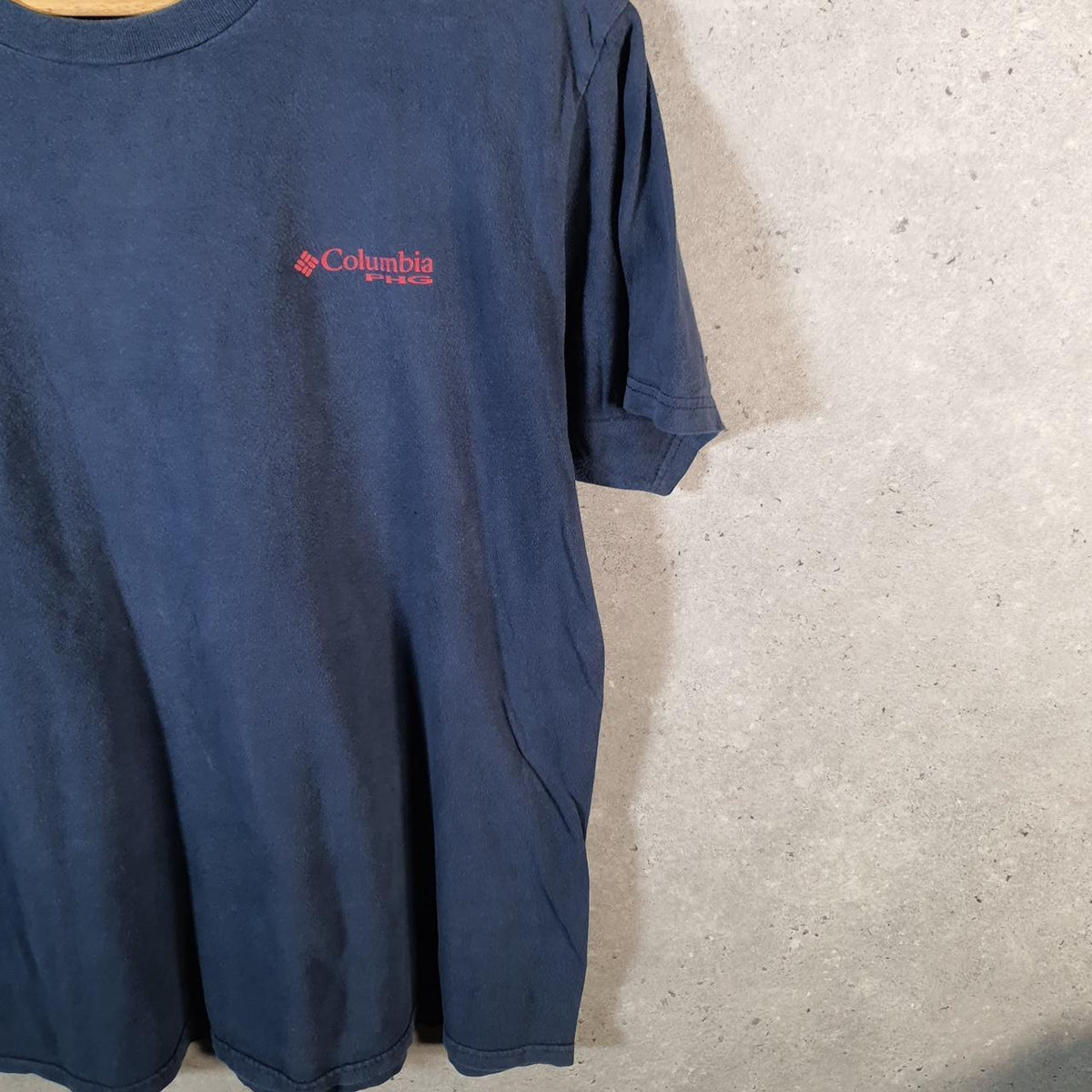 Vintage Columbia Perfomance Hunting Gear USA Flag T Shirt Men’s Large Navy Blue Athletic