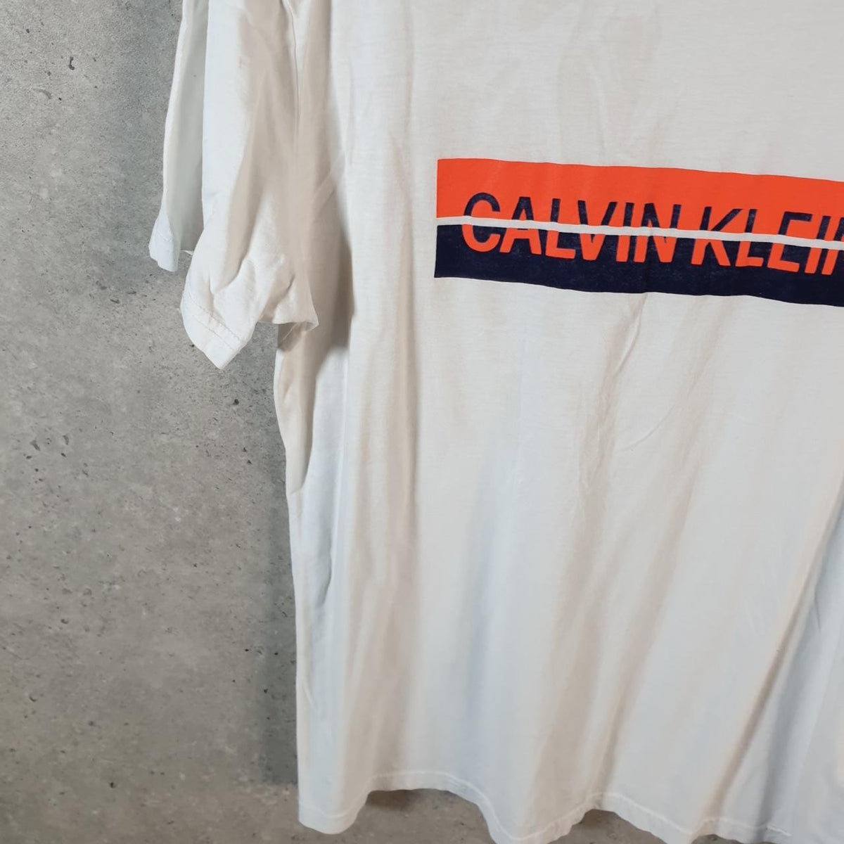 Vintage Calvin Klein T Shirt Men’s Small White Classic Fit Spellout Logo
