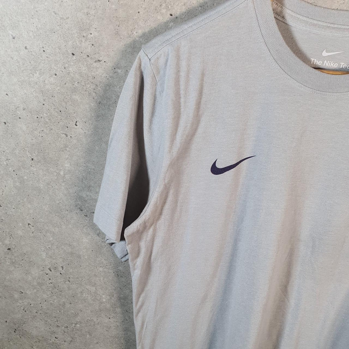 Vintage Nike Graphic Spellout T Shirt Men’s Medium Grey Swoosh Athletic