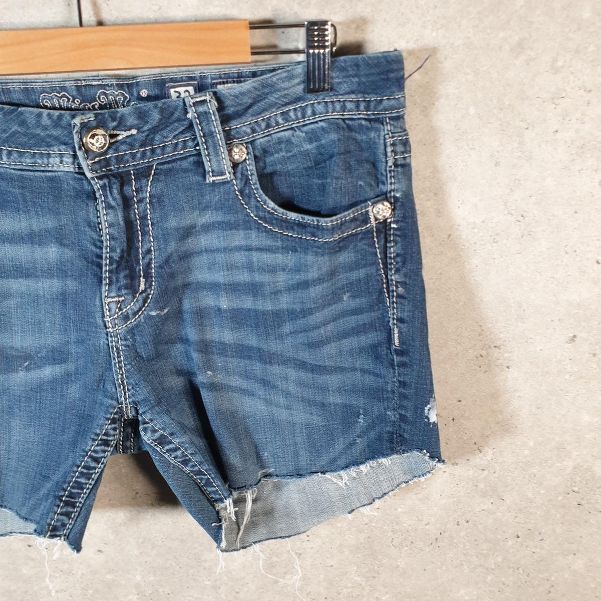 Vintage Miss Me Baggy Y2K Hip Hop Jeans Shorts Jorts Womens W32 Blue Denim Low Rise