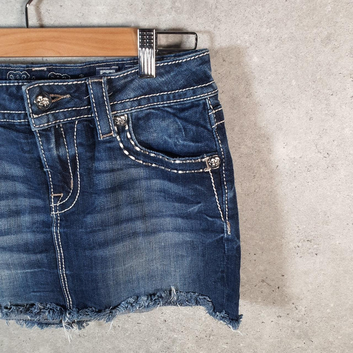 Vintage Miss Me Baggy Y2K Hip Hop Jeans Shorts Jorts Womens W27 Blue Denim Low Rise