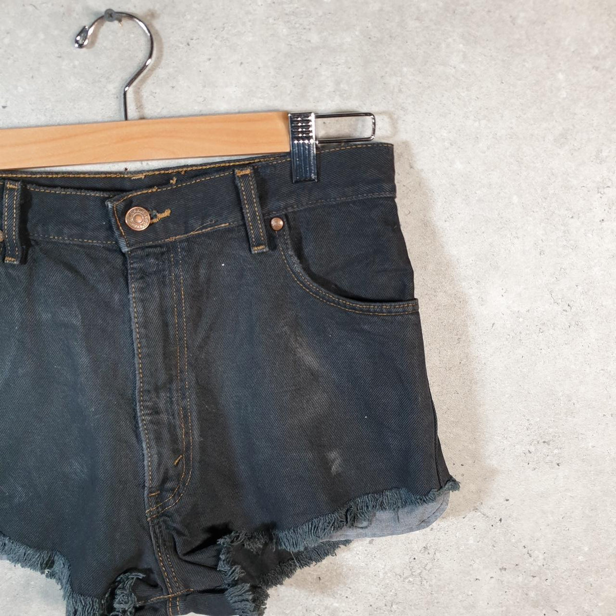Vintage Levi’s Cut Off Baggy Shorts Jorts Cargo Womens W30 Black Relaxed Denim