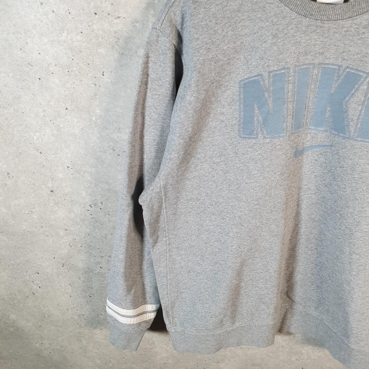 Vintage Nike Spellout Sweatshirt Womens Medium Grey Swoosh Y2K Pullover