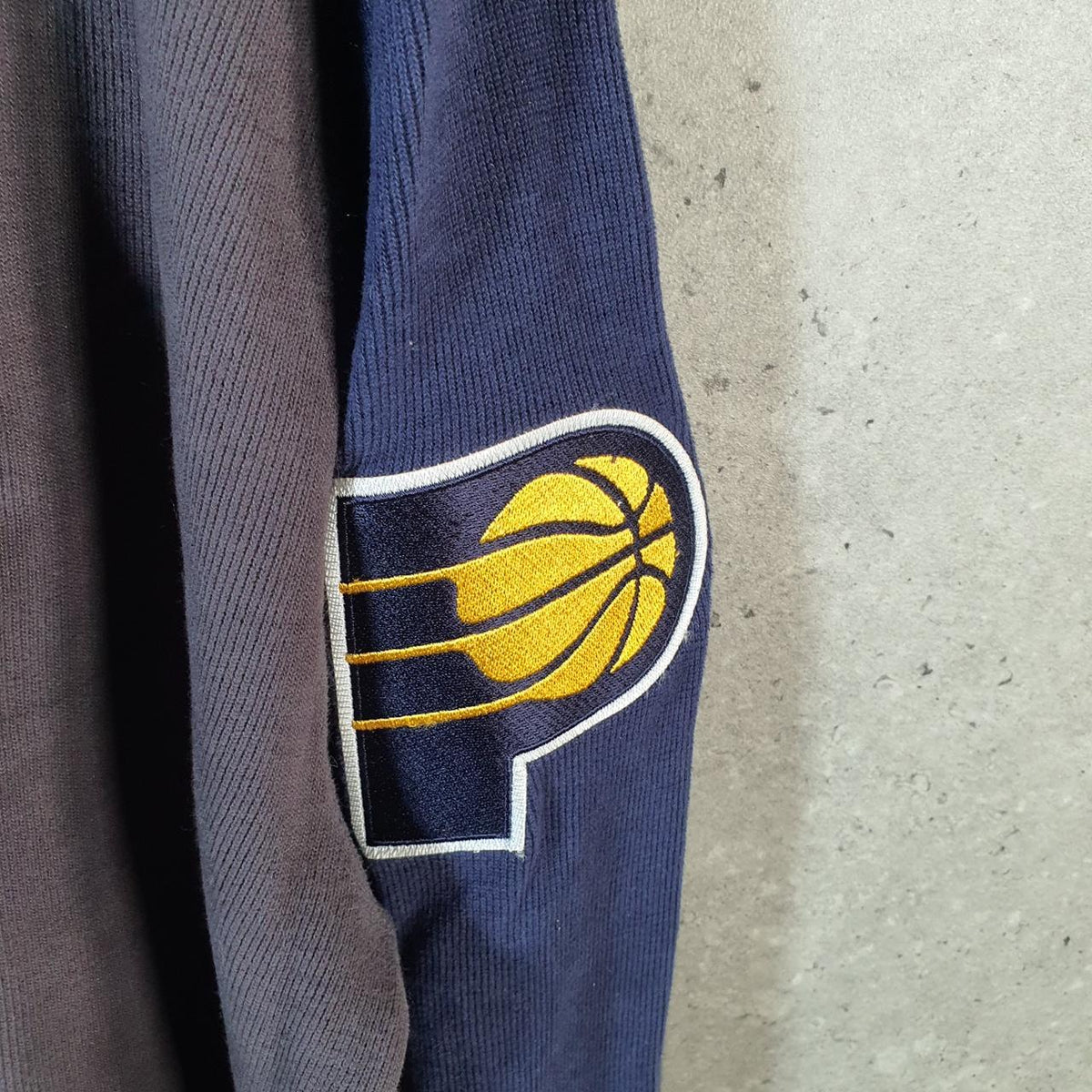 Vintage NBA Indiana Pacers 90s Knit Sweater Men’s XL Grey Y2K Pullover American