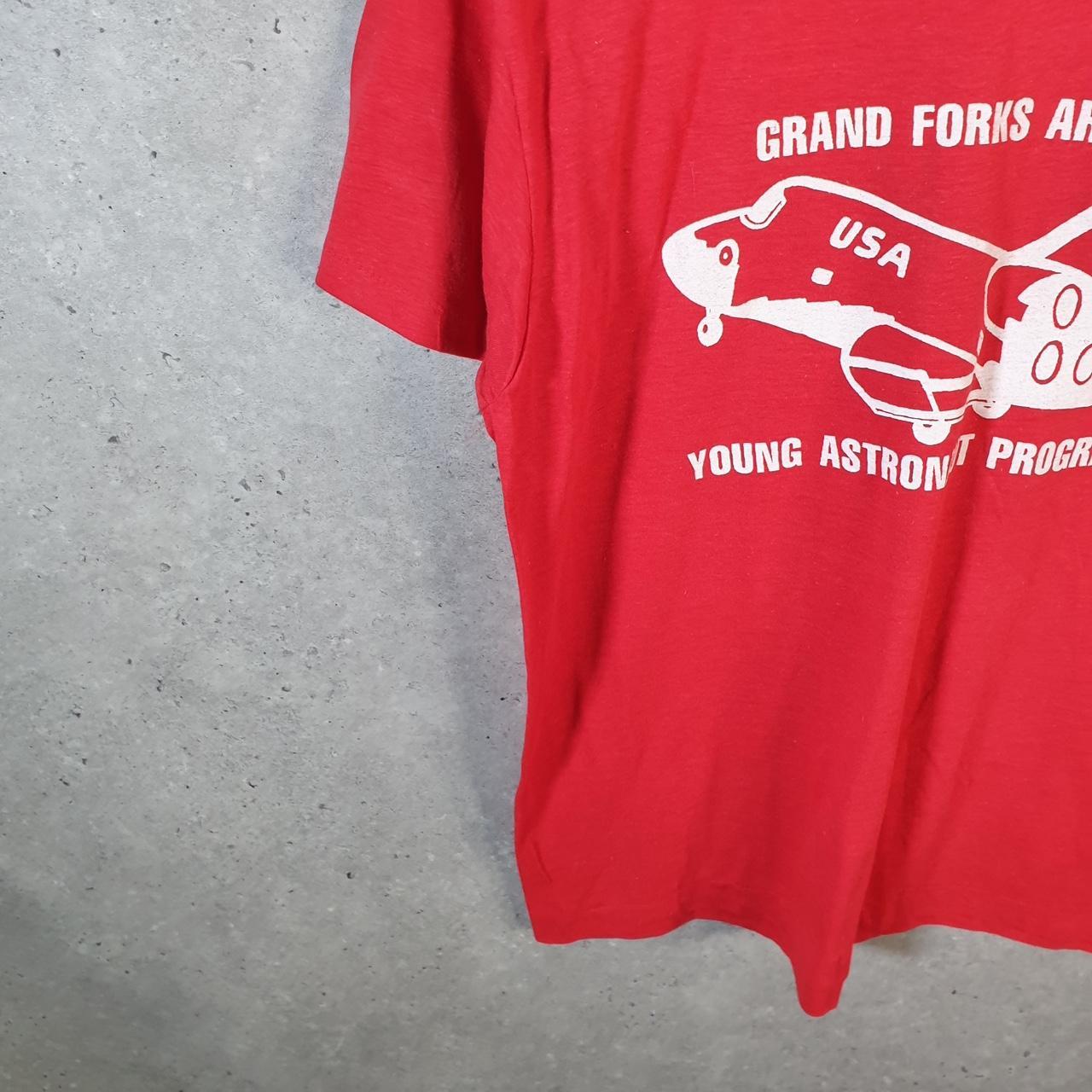Vintage Screen Stars Grand Forks Astronaut 90s USA Single Stitch T Shirt Men’s Medium Red