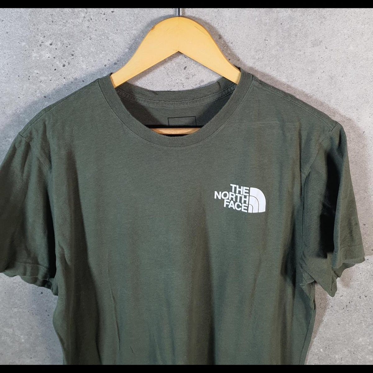 Vintage The North Face TNF Spellout T Shirt Shirt Men’s Medium Khaki Green Logo Athletic C9739