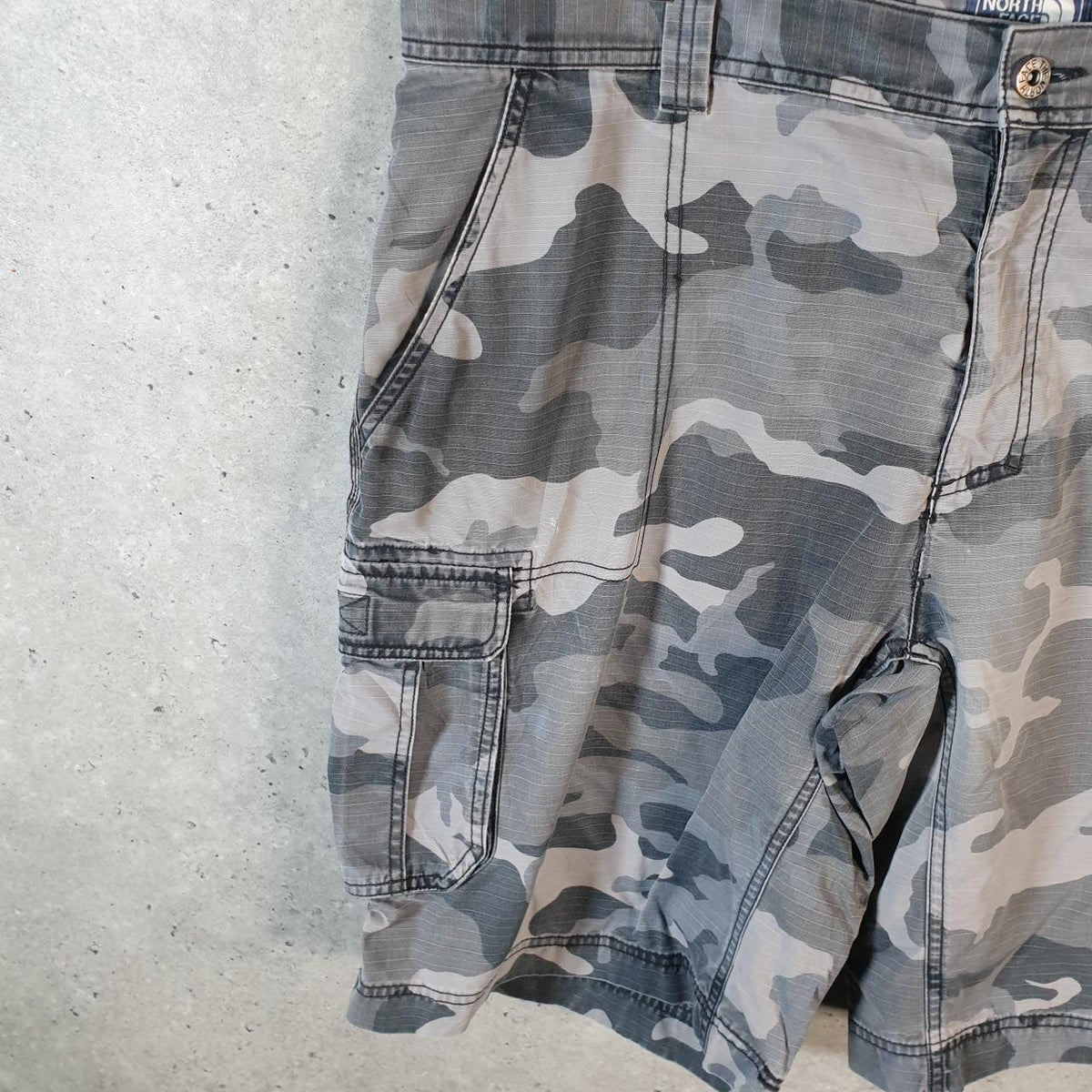 Vintage The North Face TNF Shorts Jorts Chino Cargo Men’s W40 Grey Camouflage Baggy Cotton