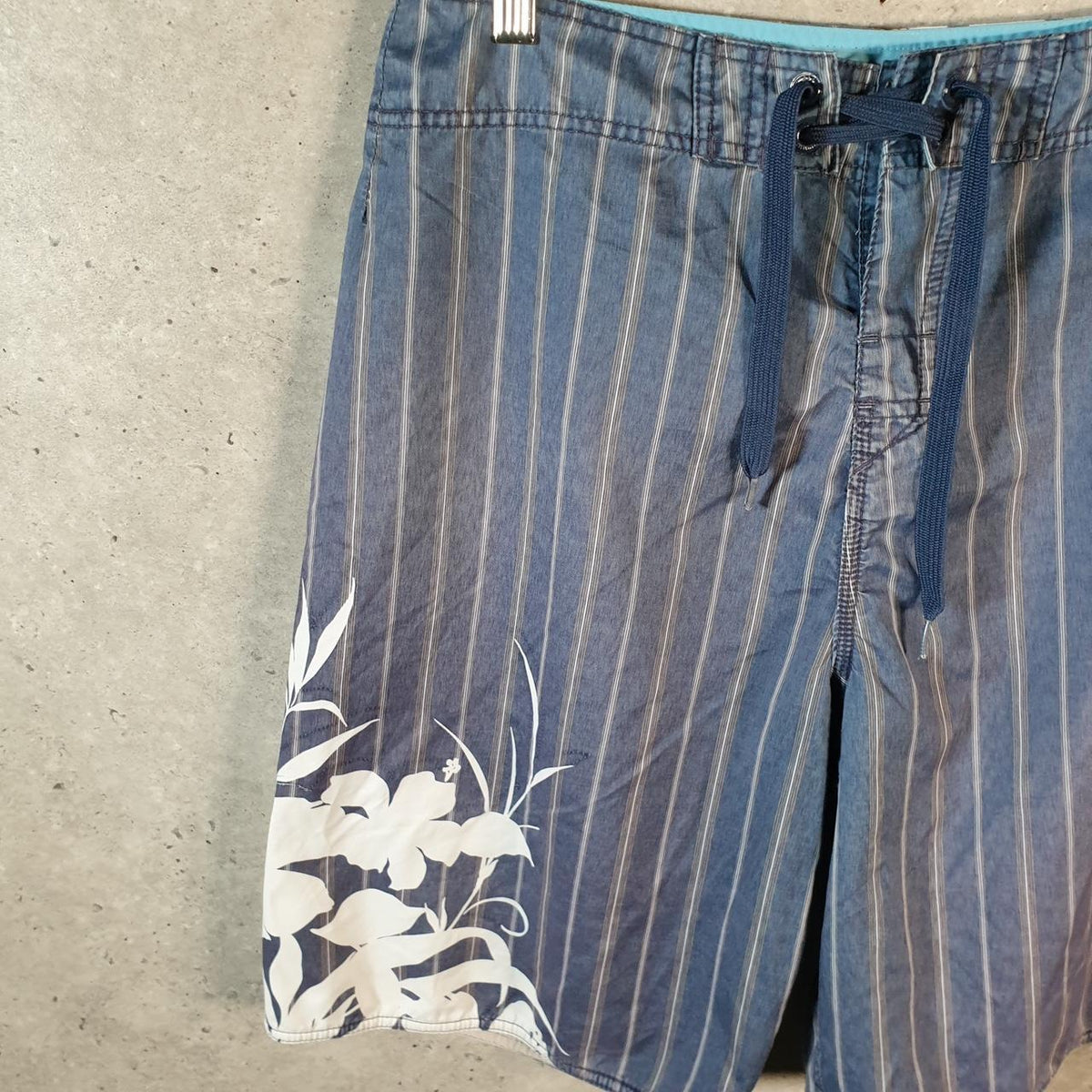 Vintage Quiksilver Shorts Jorts Chino Cargo Men’s W34 Striped Grey Baggy Cotton