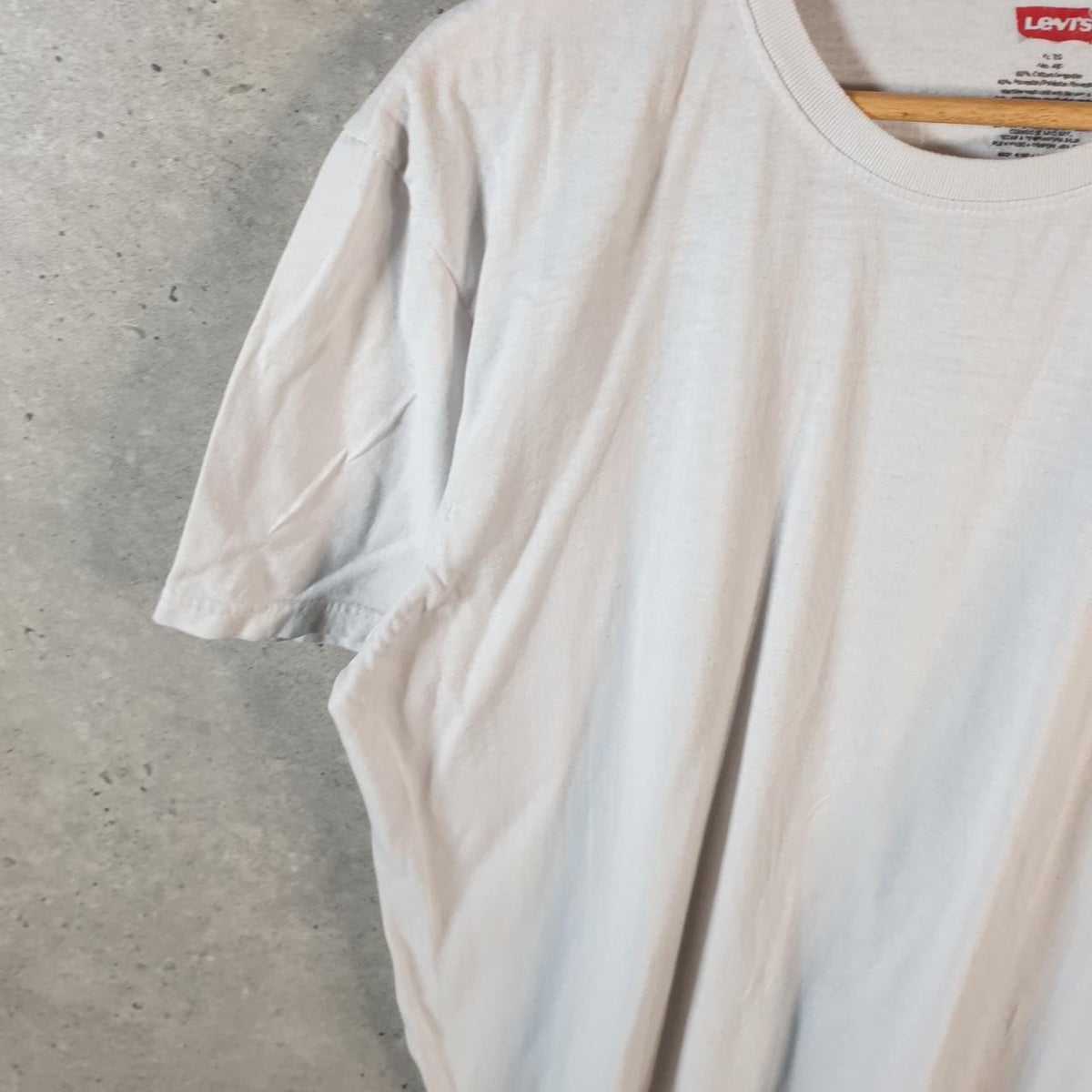 Vintage Levis Spellout T Shirt Shirt Men’s XS White Logo Athletic Casual