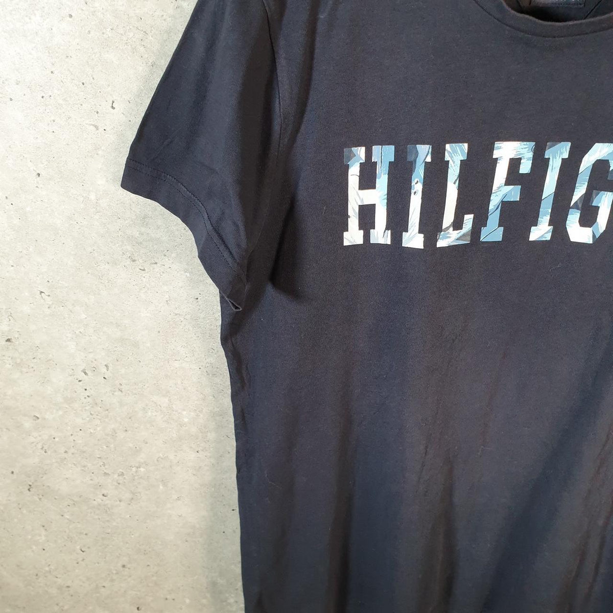 Vintage Tommy Hilfiger Spellout T Shirt Men’s Medium Navy Blue Organic Cotton Logo