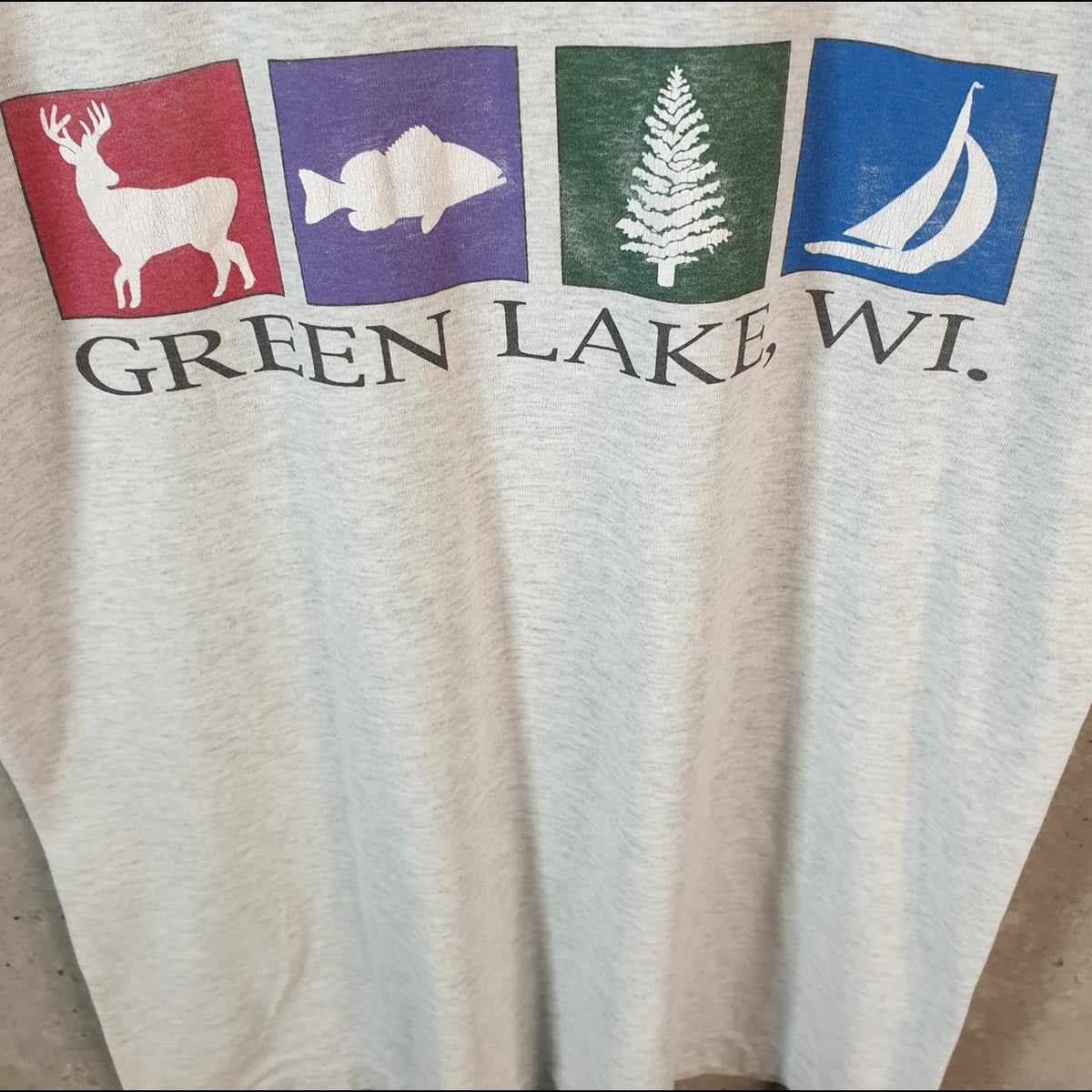 Vintage Green Lake WI Deer Fish Tree Boat 90s USA Single Stitch T Shirt Men’s Small Grey C9567