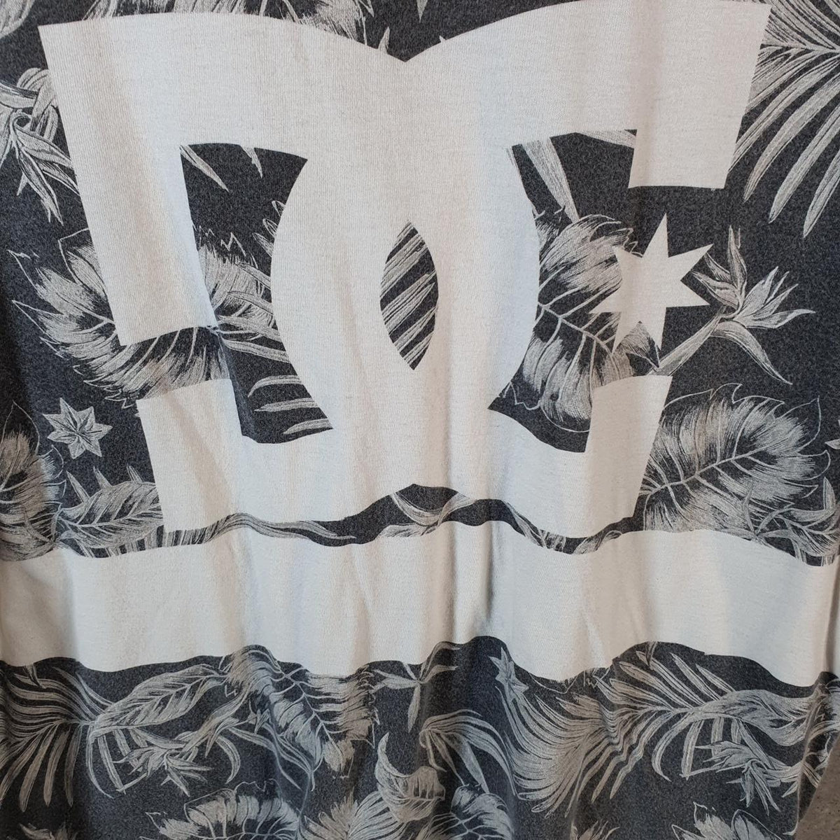 Vintage DC Shoes Graphic T Shirt Men’s White XL Casual Sports Logo
