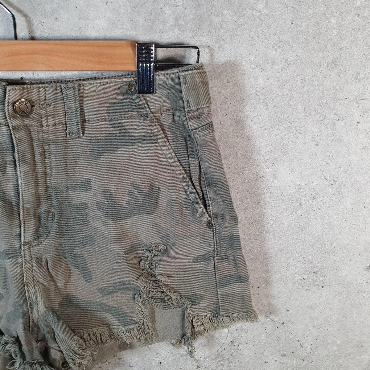 Vintage Guess Camouflage Shorts Jorts Cargo Womens W29 Brown Relaxed Denim
