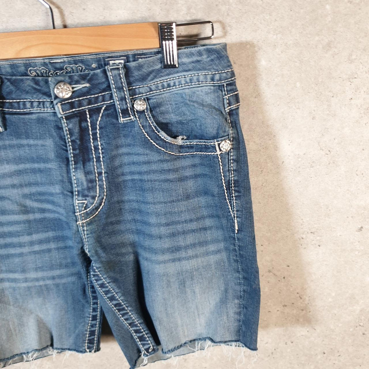 Vintage Miss Me Baggy Y2K Hip Hop Jeans Shorts Jorts Womens W29 Blue Denim Low Rise