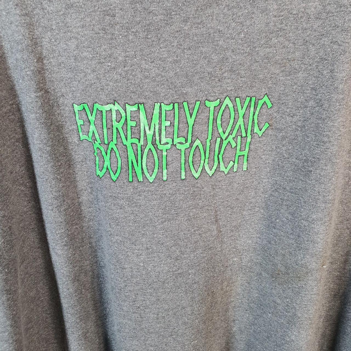 Vintage Extremely Toxic do Not Touch 90s USA Single Stitch T Shirt Men’s Small Grey Big Fish Vintage
