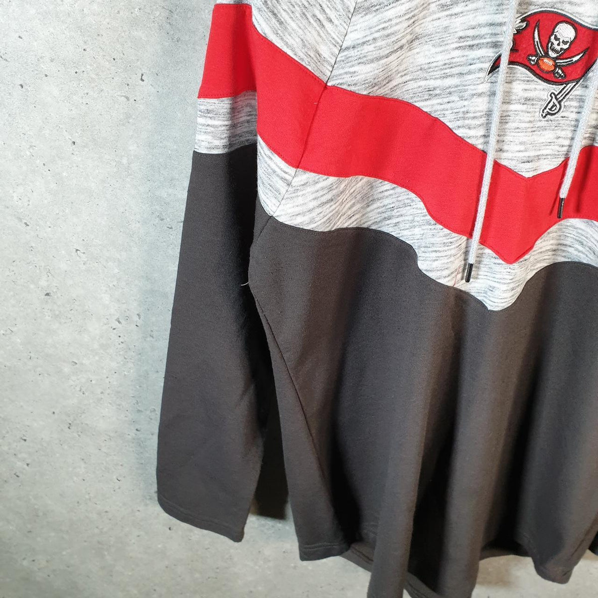 Vintage NFL Tampa Bay Buccaneers Hoodie Womens Medium Grey Pullover USA Pro Sport