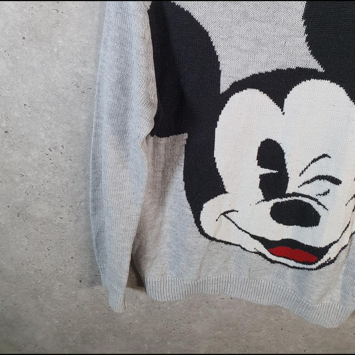 Vintage Walter Disney World Mickey Mouse Knit Sweater Womens Medium Grey Logo Winter
