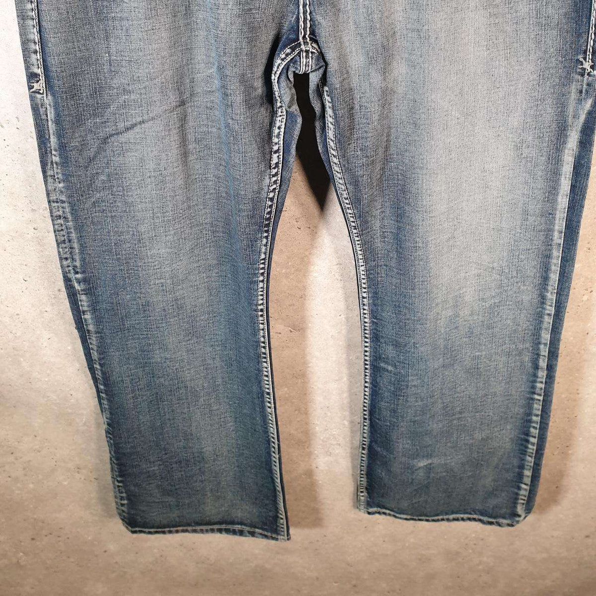 Vintage B Tuff Baggy Y2K Hip Hop Jeans Mens W42 L32 Blue Denim Embroidered Big Fish Vintage