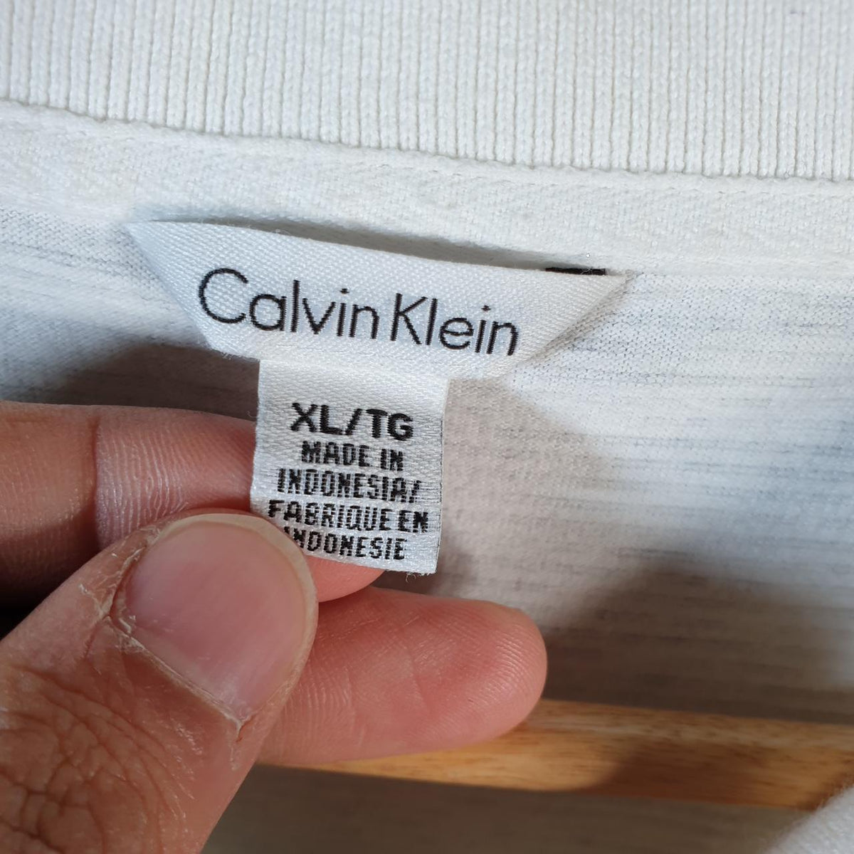 Vintage Calvin Klein Polo Shirt Men’s XL White Striped Classic Fit Embroidered Logo C9940