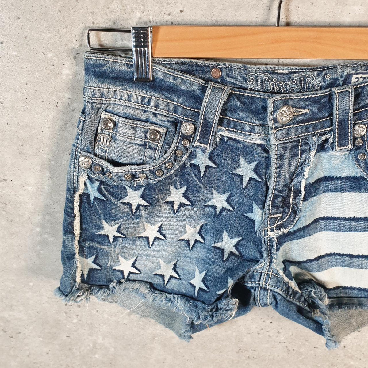 Vintage Miss Me Baggy Y2K Hip Hop Jeans Shorts Jorts Womens W27 Blue Denim Low Rise