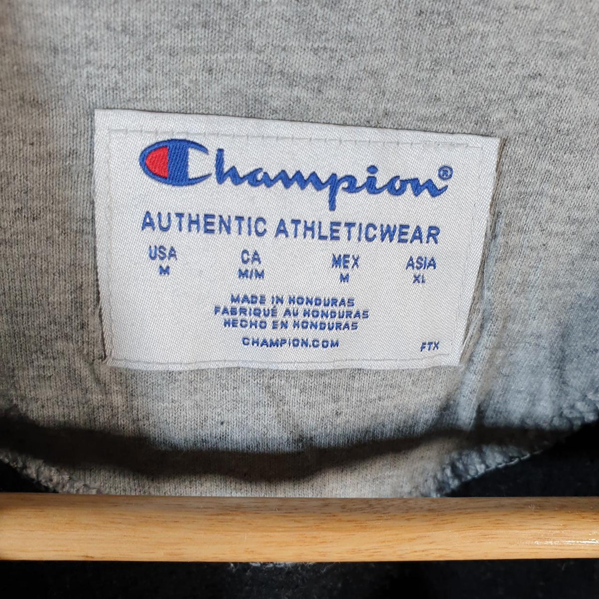 Vintage Champion Sweatshirt Men’s Medium Black USA Y2K Pullover Embroidered Logo