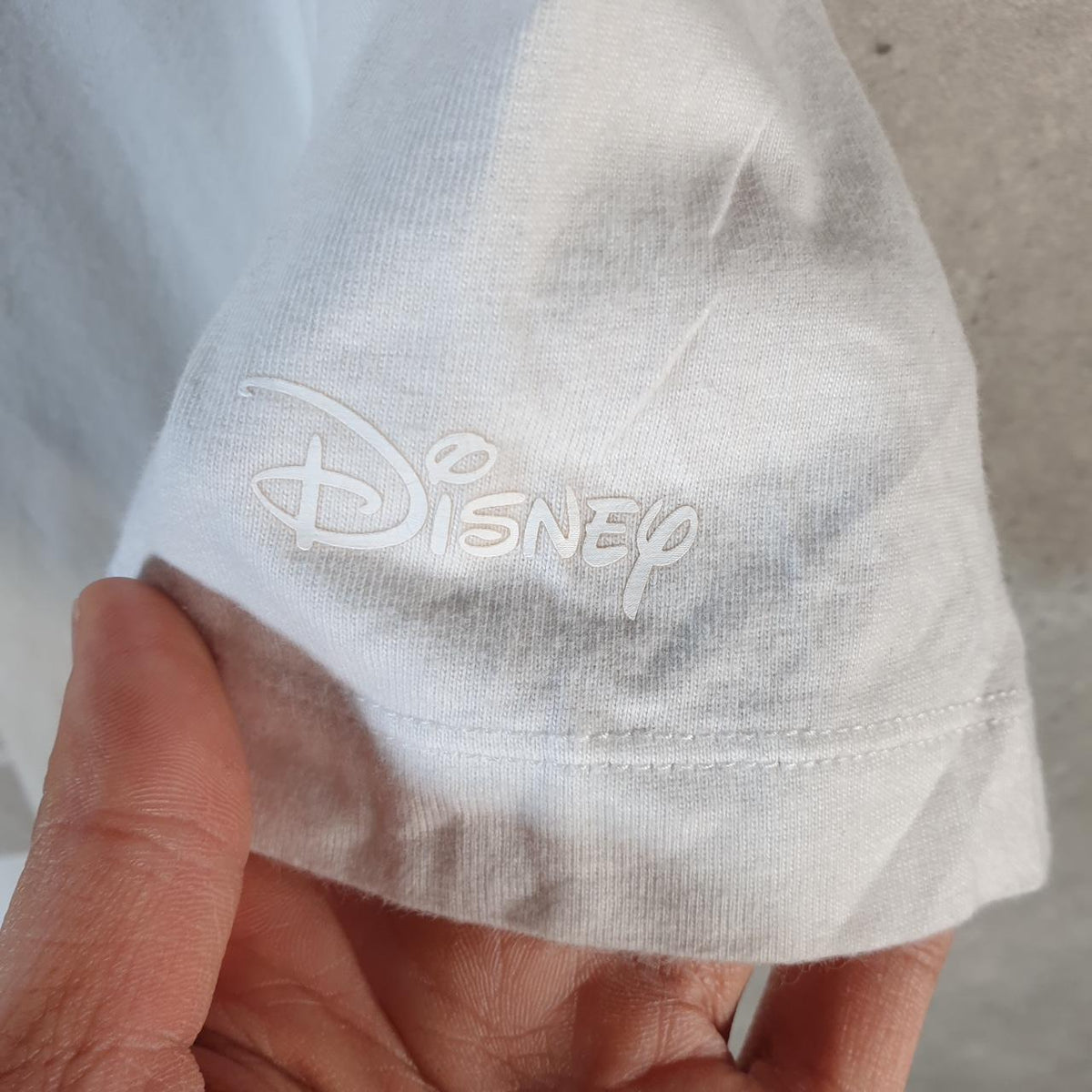 Vintage Uniqlo Disney Yuni Yoshida T Shirt Shirt Men’s  Medium White Graphic Cartoon C9961