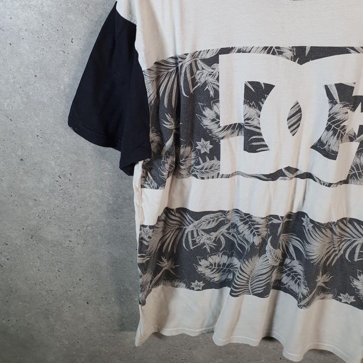 Vintage DC Shoes Graphic T Shirt Men’s White XL Casual Sports Logo