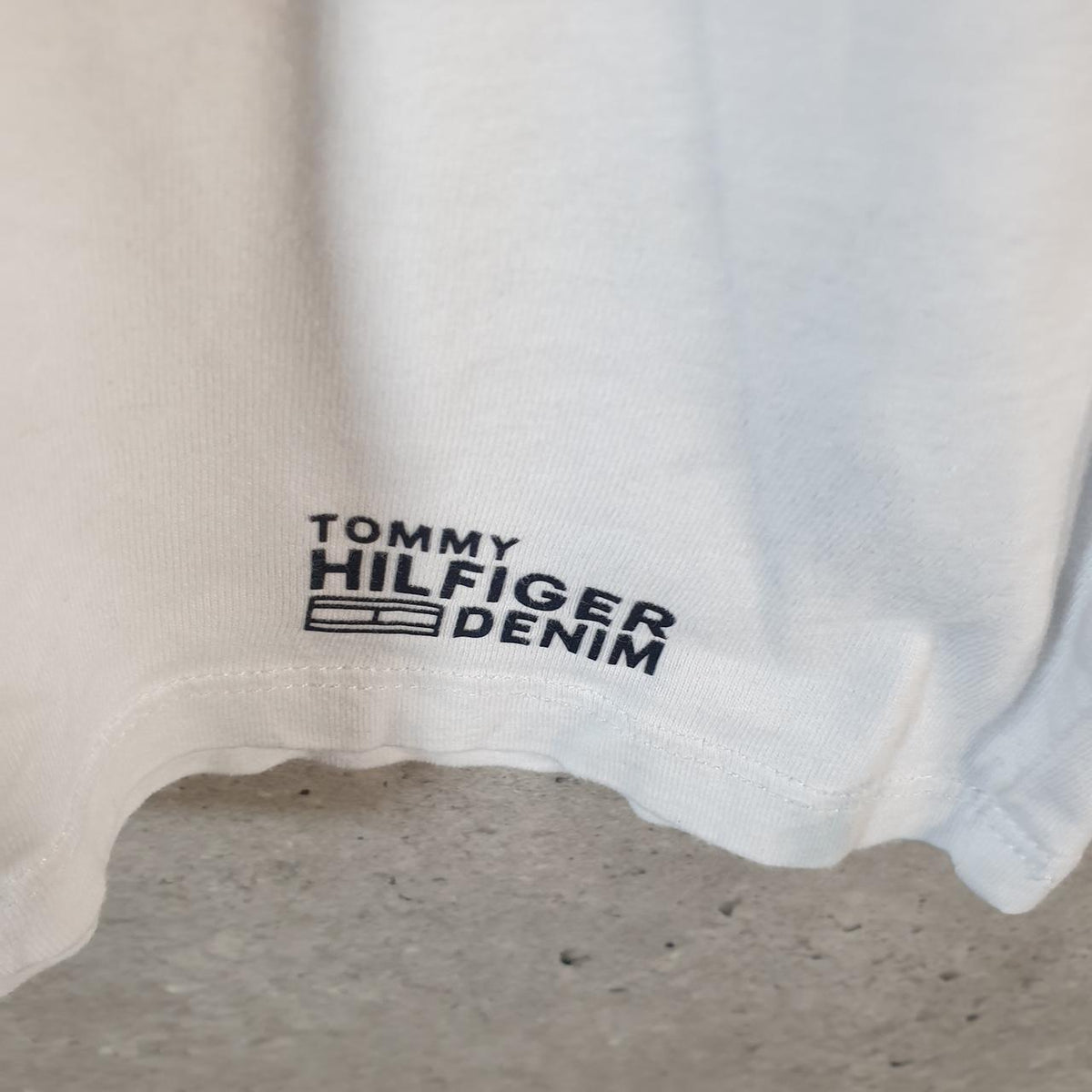 Vintage Tommy Hilfiger T Shirt Men’s Medium White Classic Fit Embroidered Logo
