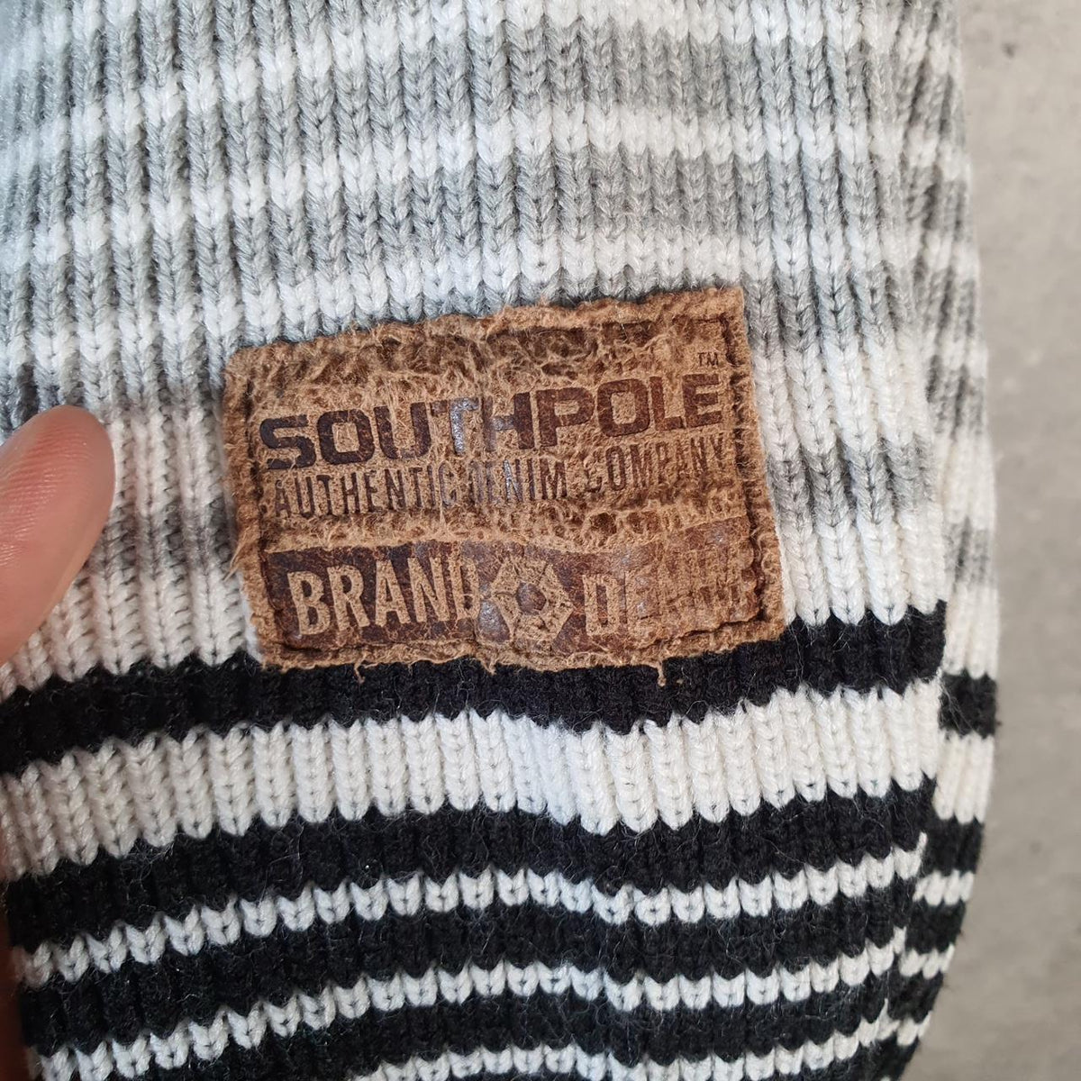 Vintage SouthPole Y2K Spellout Knit Sweater Jumper Mens Small Grey Striped Pullover Hip Hop