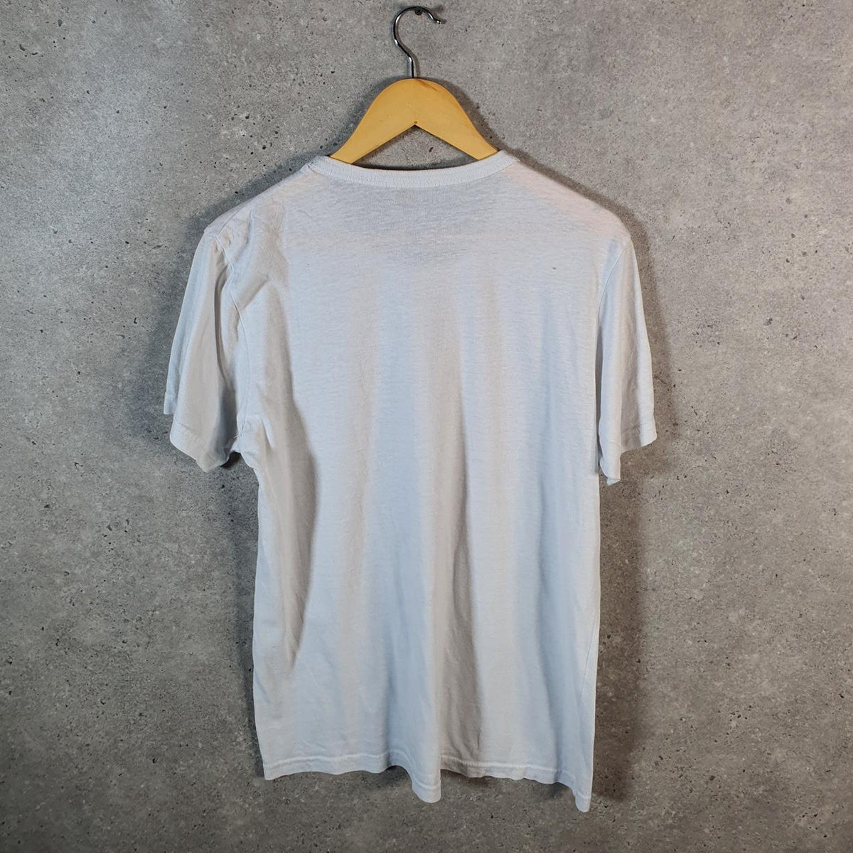 Vintage Hurley T Shirt Men’s White Large Casual Sports Logo Athletic C9799