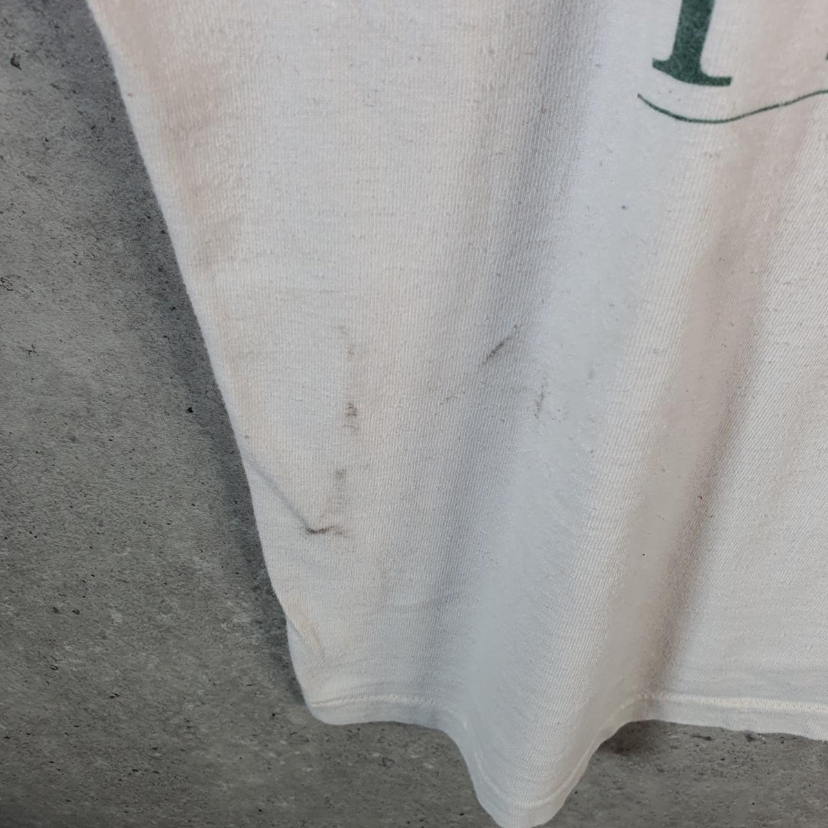 Vintage Fix Play Christmas Graphic 90s USA Single Stitch T Shirt Men’s Small White Big Fish Vintage