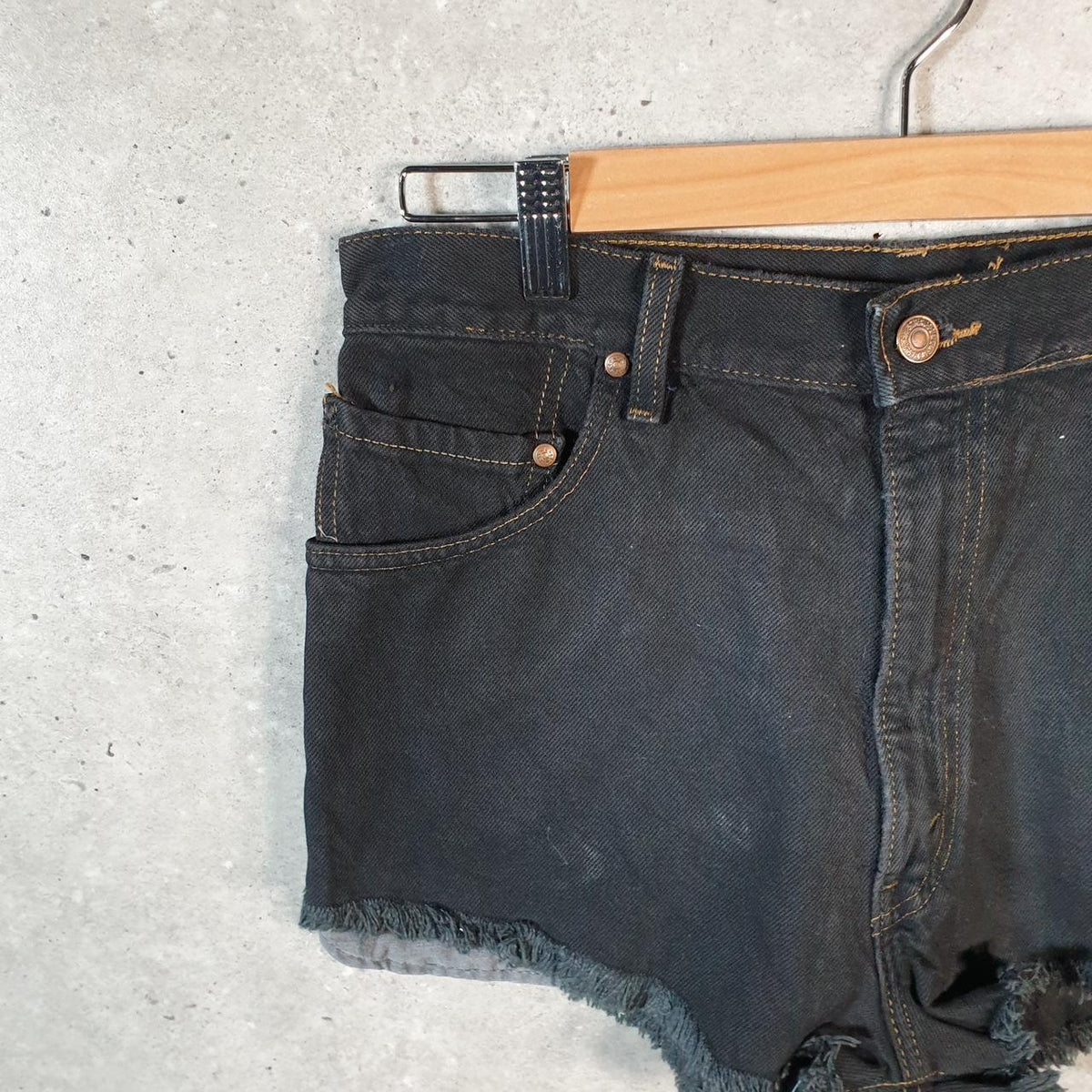 Vintage Levi’s Cut Off Baggy Shorts Jorts Cargo Womens W30 Black Relaxed Denim