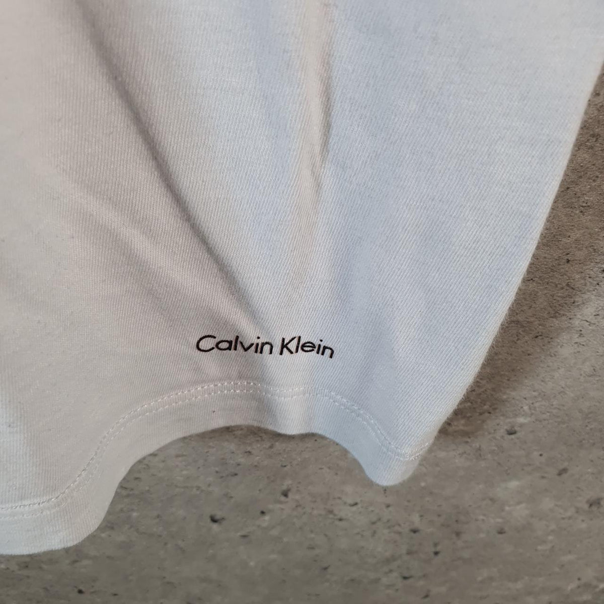 Vintage Calvin Klein Graphic T Shirt Men’s Medium White Regular Fit Spellout Logo