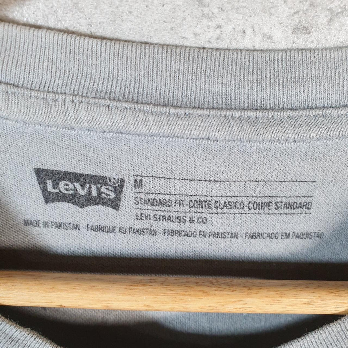 Vintage Levis Spellout T Shirt Shirt Men’s Medium Grey Logo Athletic Casual