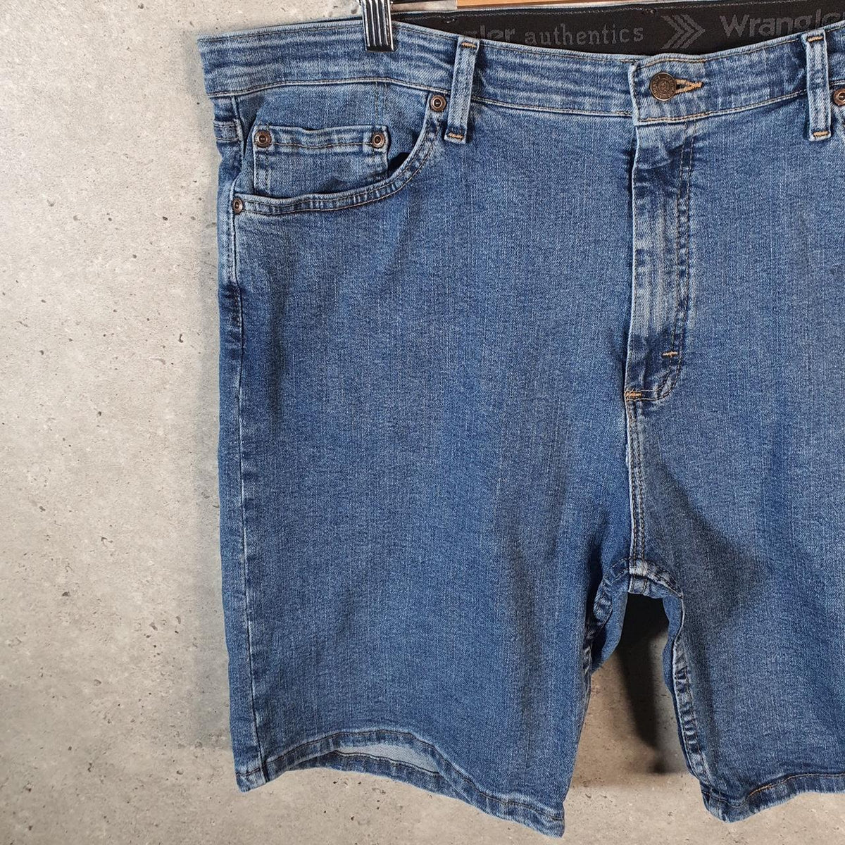Vintage Wrangler Baggy Shorts Jorts Cargo Men’s W38 Blue Relaxed Denim Big Fish Vintage