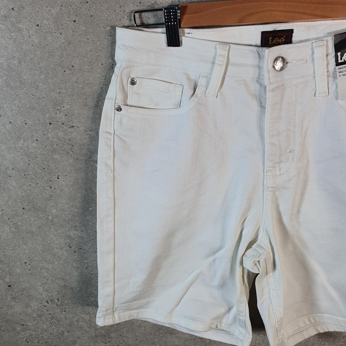 Vintage Lee Mid Rise Baggy Shorts Jorts Cargo Womens W30 White Relaxed Denim A4557