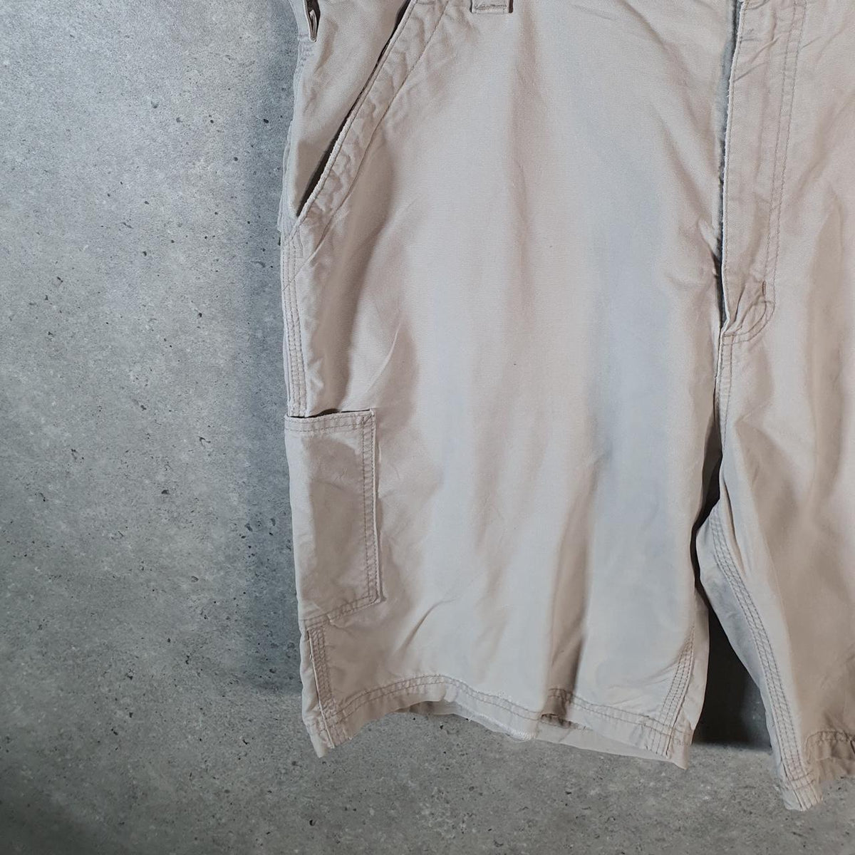 Vintage Carhartt Baggy Carpenter Shorts Jorts Cargo Men’s W42 Beige Original Fit Workwear Big Fish Vintage