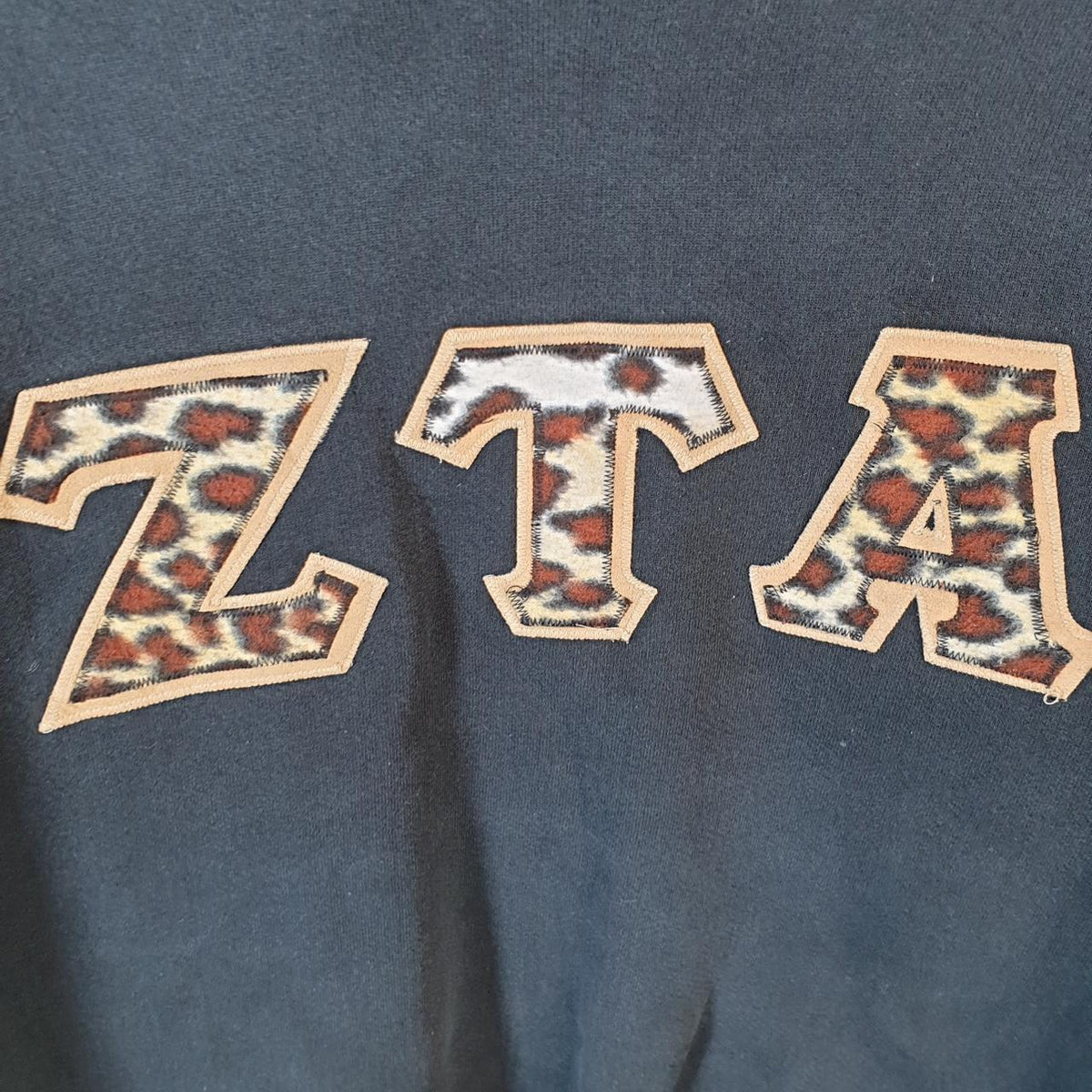 Vintage Lee Ultraweight Sweatshirt Men’s Large Black USA ZTA Pullover Spellout