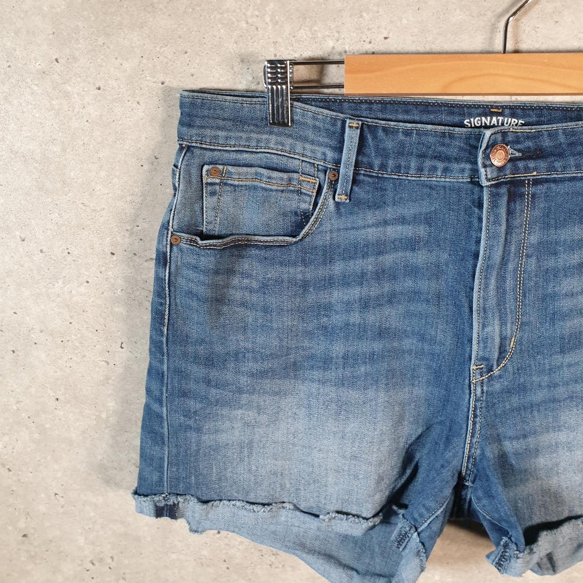 Vintage Levi’s Baggy Shorts Jorts Cargo Womens W33 Blue relaxed Denim