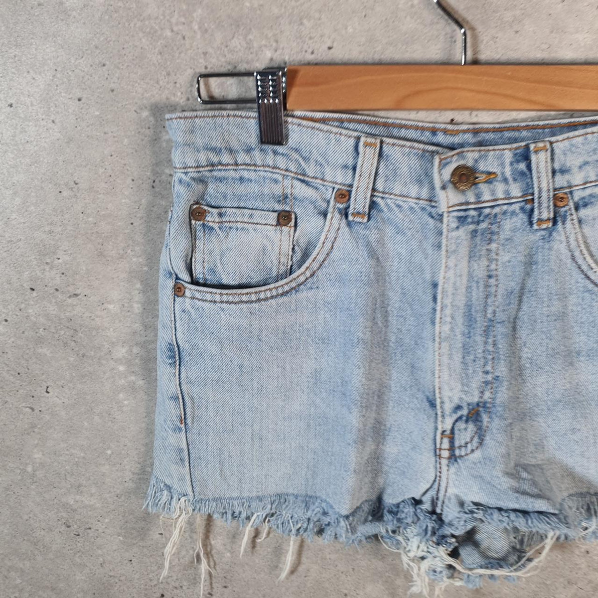Vintage Levi’s Cut Off Baggy Shorts Jorts Cargo Womens W28 Blue Relaxed Denim