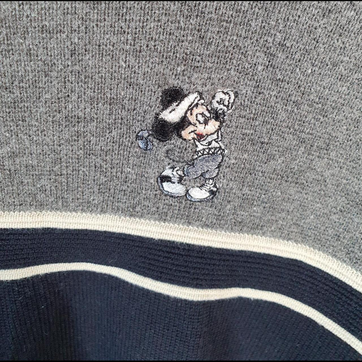 Vintage Walter Disney World Mickey Mouse Knit Sweatshirt Mens XL Grey Logo Winter