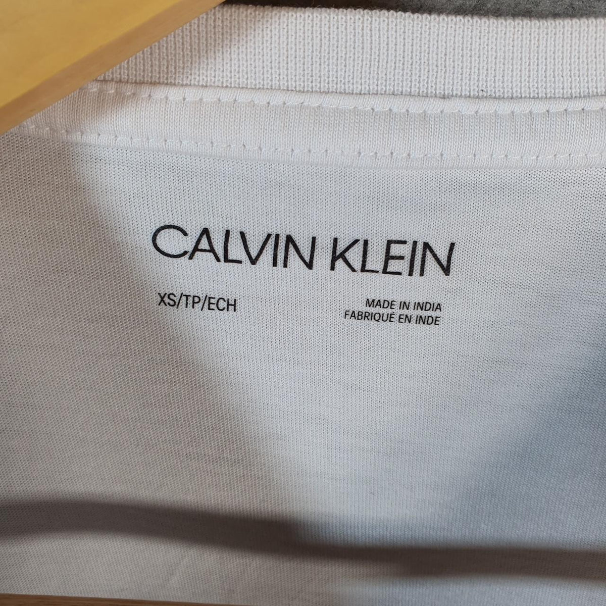 Vintage Calvin Klein Spellout T Shirt Men’s XS White Casual Sports C9834
