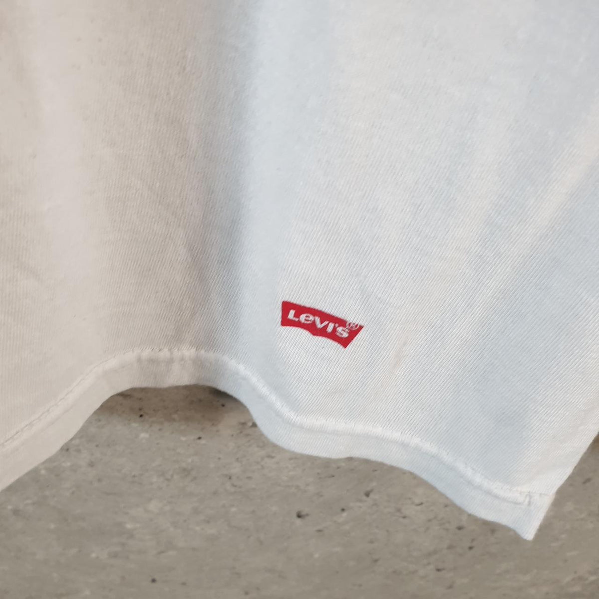Vintage Levis Spellout T Shirt Shirt Men’s XS White Logo Athletic Casual