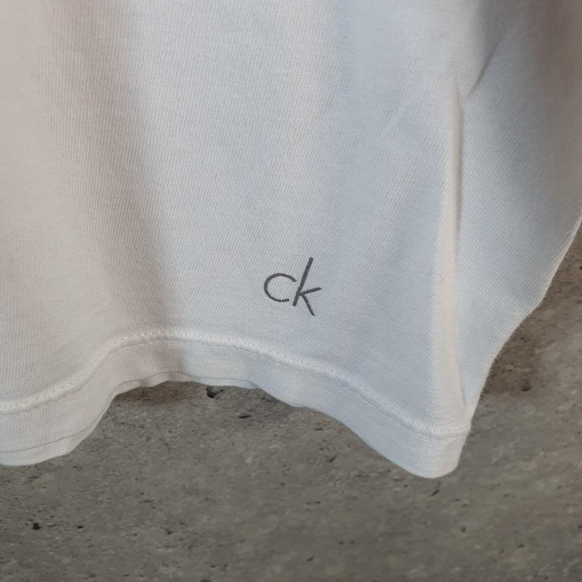 Vintage Calvin Klein Spellout T Shirt Men’s Medium White Casual Sports
