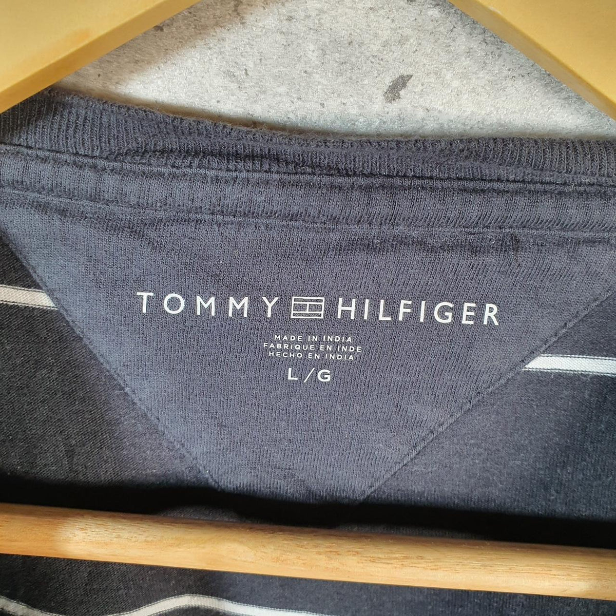 Vintage Tommy Hilfiger T Shirt Men’s Large Black Striped Regular Fit Embroidered Logo