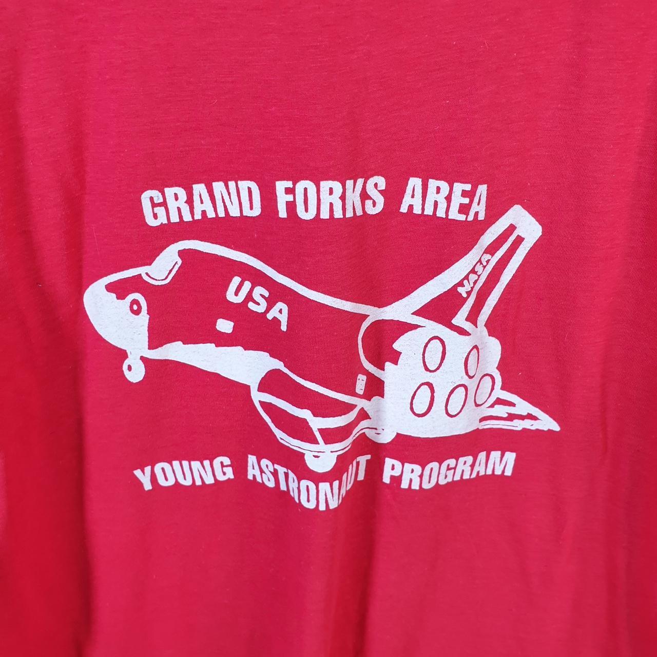 Vintage Screen Stars Grand Forks Astronaut 90s USA Single Stitch T Shirt Men’s Medium Red