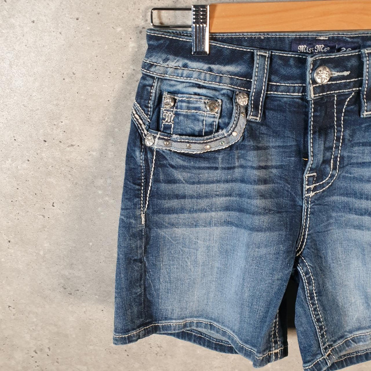Vintage Miss Me Baggy Y2K Hip Hop Jeans Shorts Jorts Womens W26 Blue Denim Low Rise