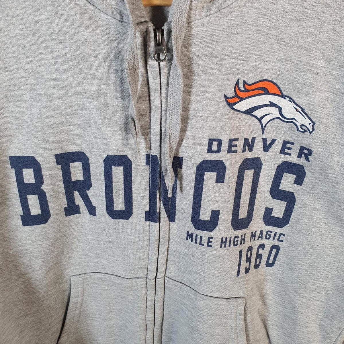 Vintage NFL Denver Broncos Hoodie Womens Large Grey Full Zip USA Pro Sport