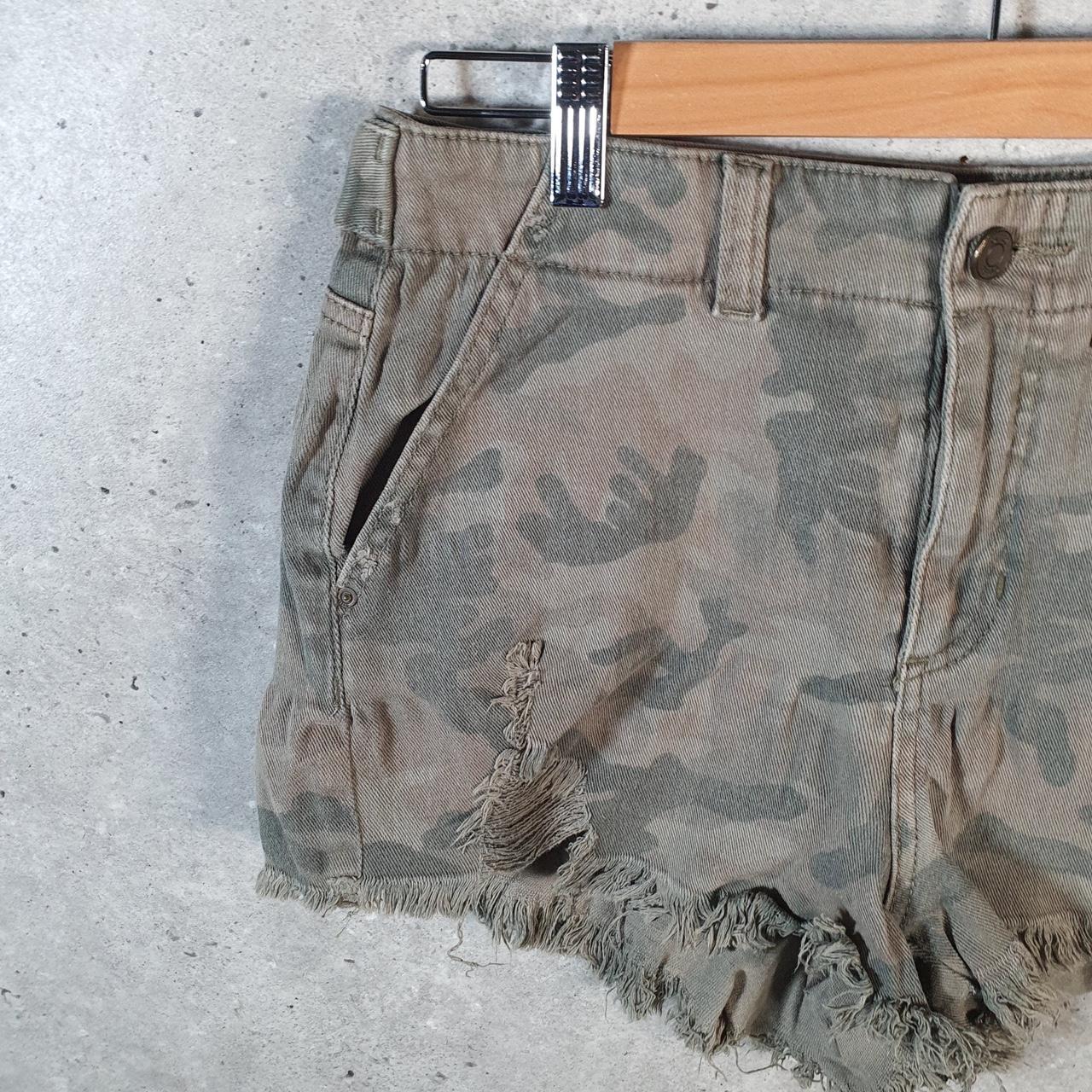 Vintage Guess Camouflage Shorts Jorts Cargo Womens W29 Brown Relaxed Denim