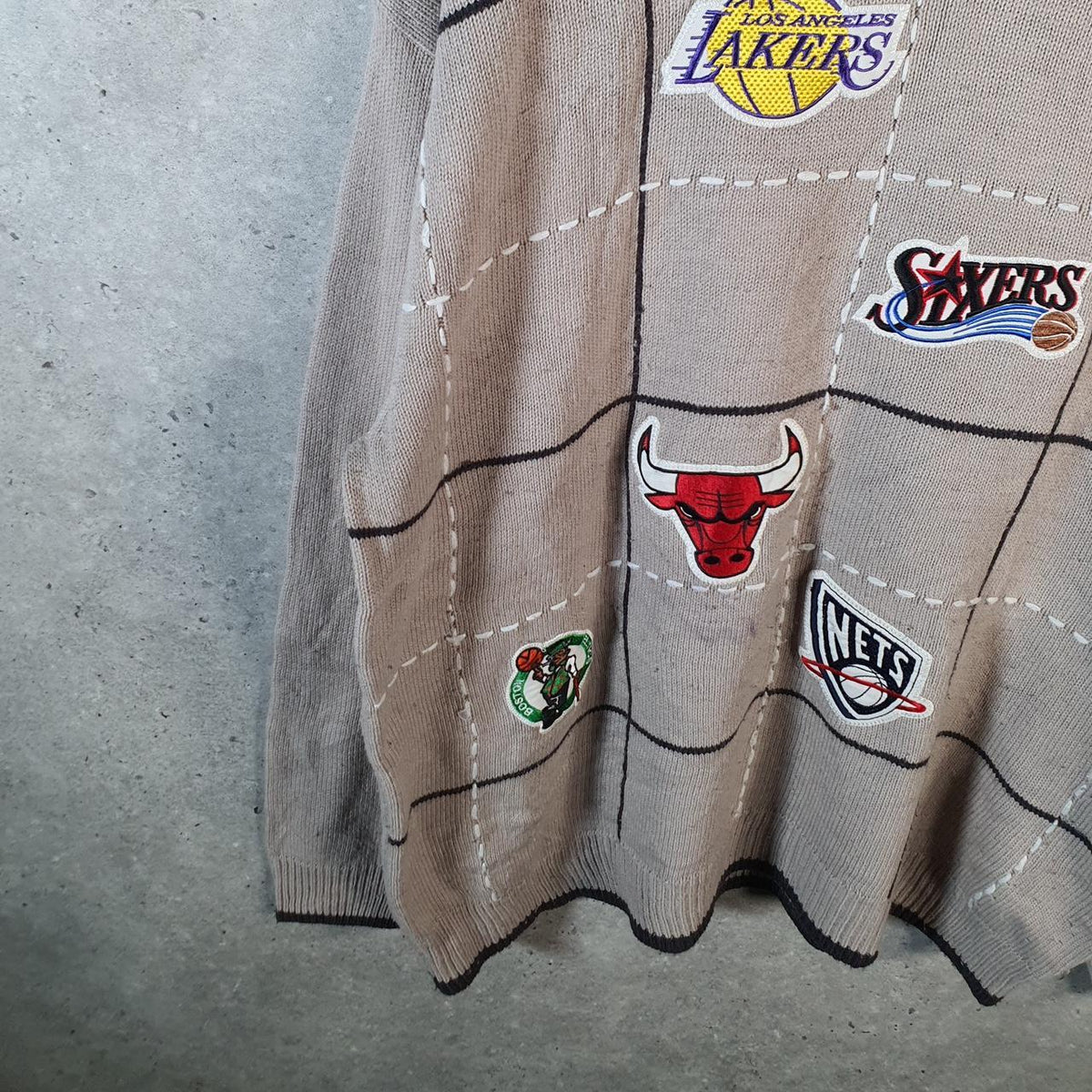 Vintage NBA Badges 90s Knit Sweater Men’s XL Brown Y2K Pullover American